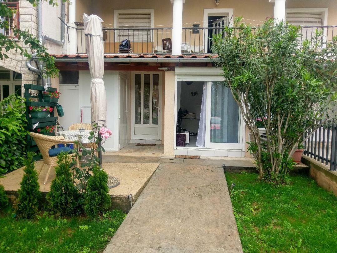 Lovely Apartment With Garden And Terrace غييكا المظهر الخارجي الصورة
